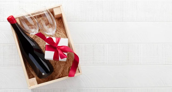 Valentinstag Oder Weihnachten Geschenk Box Mit Rotweinflasche Draufsicht Flach Liegend — Stockfoto