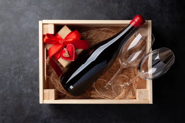 Valentinstag Geschenkbox Mit Rotweinflasche Draufsicht Flach Gelegt — Stockfoto