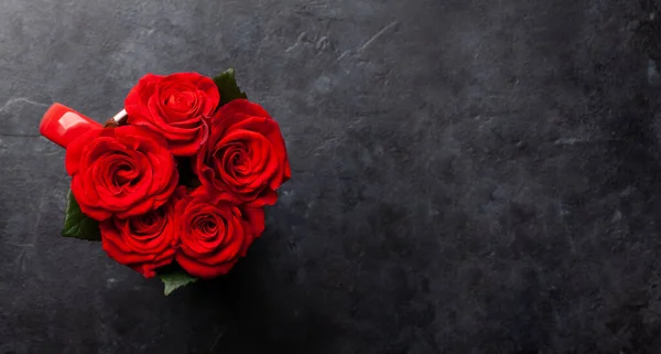 Kwiaty Róży Filiżance Kawy Płatki Walentynki Kartka Życzeniami Miejsca Pozdrowienia — Zdjęcie stockowe