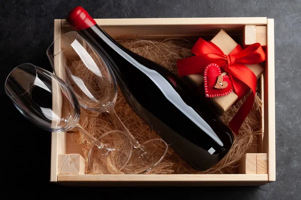 赤ワインボトル付きバレンタインデーギフトボックス 最上階平面 — ストック写真