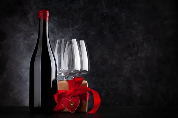 Valentijnsdag Geschenkdoos Rode Wijn Fles Met Ruimte Voor Groeten — Stockfoto