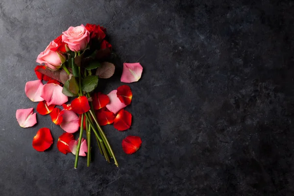 Розовые Цветы Лепестки Открытки День Святого Валентина Местом Поздравлений Квартира — стоковое фото