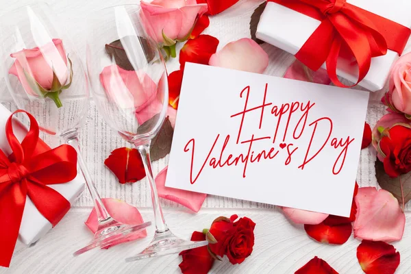 Gelas Sampanye Dan Kotak Hadiah Valentines Hari Kartu Ucapan Tampilan — Stok Foto