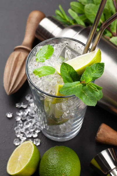 Mojito Cocktail Maken Ingrediënten Drinkgerei Close — Stockfoto