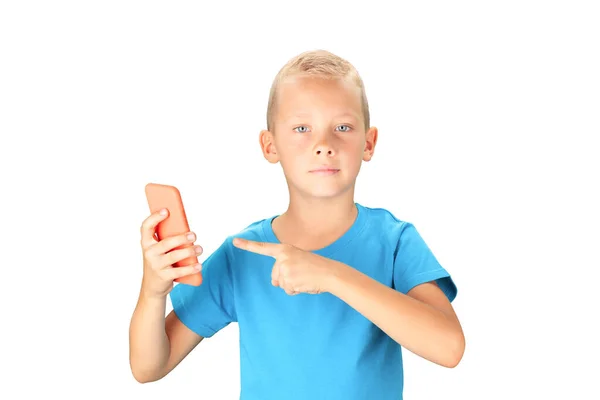 Niño Escuela Sosteniendo Smartphone Aislado Sobre Fondo Blanco — Foto de Stock