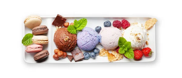 Berry Baunilha Sorvete Chocolate Sundae Doces Macaroon Isolado Fundo Branco — Fotografia de Stock