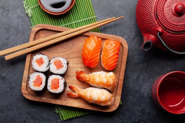 Japon suşi seti. Üst görünüm düzlüğü