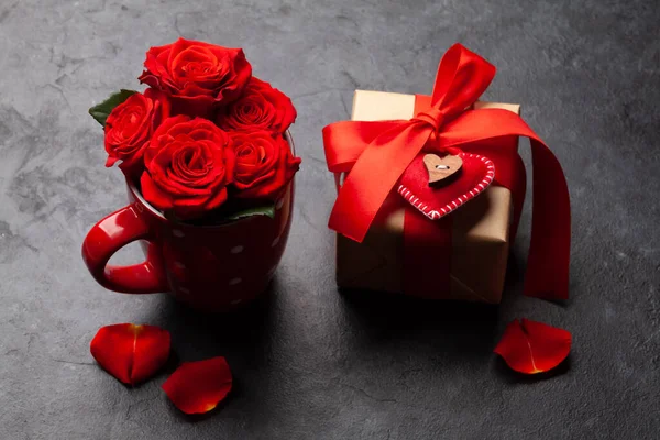 Rose Flowers Coffee Cup Valentines Day Gift Box — Fotografia de Stock