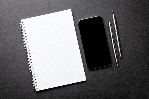 Notepad Smartphone Blank Screen Desk Top View Flat Lay Copy — Stockfoto