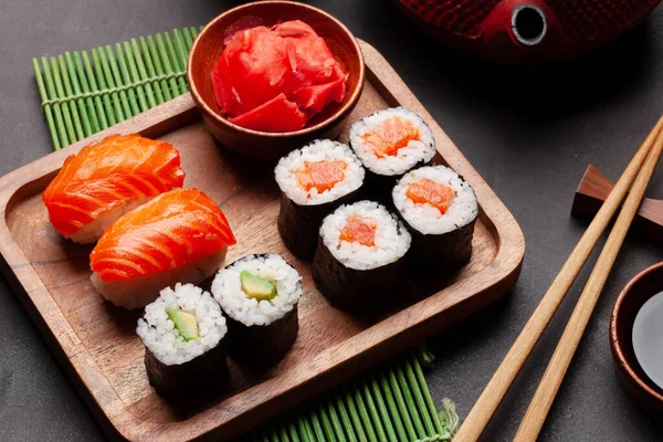 Japonské Sushi Set Dřevěné Desce — Stock fotografie