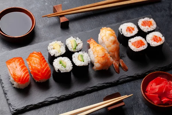 Japonské Sushi Set Kamenném Talíři — Stock fotografie