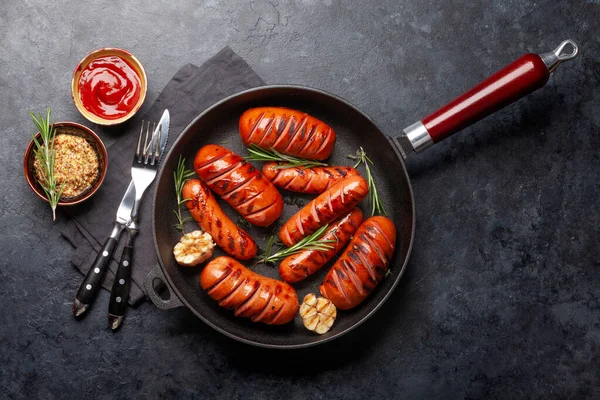 Salsicce Calde Alla Griglia Padella Con Ketchup Senape Vista Dall — Foto Stock