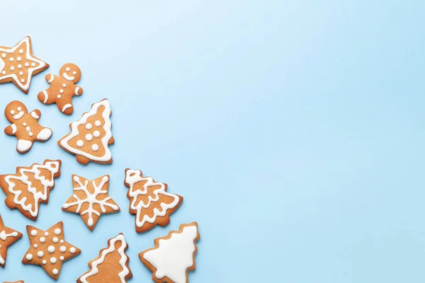 Vánoční Přání Perníkovými Sušenkami Modrém Pozadí Horní Pohled Byt Ležel — Stock fotografie