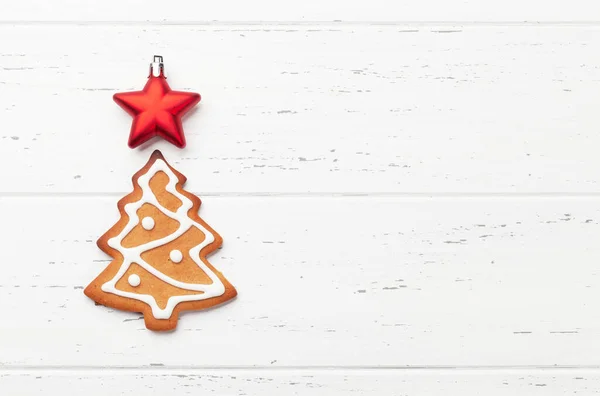 Noel Kartında Köknar Ağacı Kurabiyesi Ahşap Arka Planda Yıldız Süsü — Stok fotoğraf