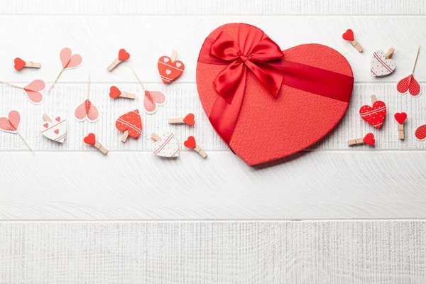Valentinstag Herzdekor Und Geschenkbox Auf Holzkulisse Draufsicht Flach Liegend Mit — Stockfoto