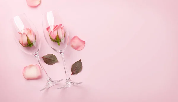 Verres Champagne Avec Des Fleurs Roses Carte Voeux Saint Valentin — Photo