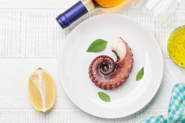 Izgara ahtapot. Üst görünüm düzlüğü