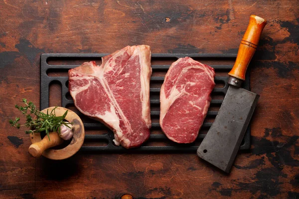 Olika Råbiffar Porterhouse Och Ribeye Ovanifrån Platt Låg — Stockfoto