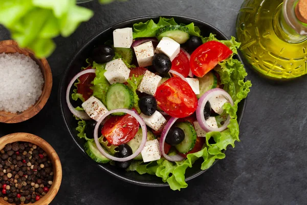 Ensalada Griega Clásica Con Verduras Frescas Jardín Vista Superior Plano —  Fotos de Stock