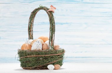 Paskalya yumurtalı Paskalya tebrik kartı. Kopyalama alanı ile