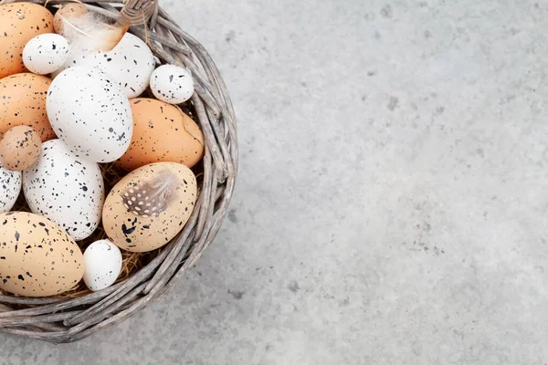 Pasen Wenskaart Met Paaseieren Bovenaanzicht Plat Lag Met Kopieerruimte — Stockfoto