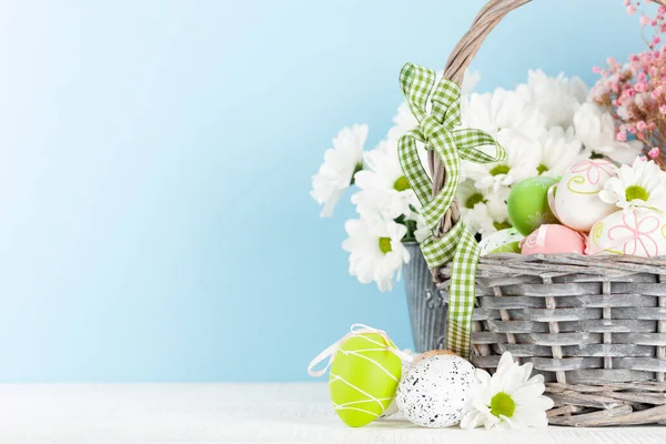 Easter Greeting Card Easter Eggs Flowers Basket Copy Space — Stock Photo, Image