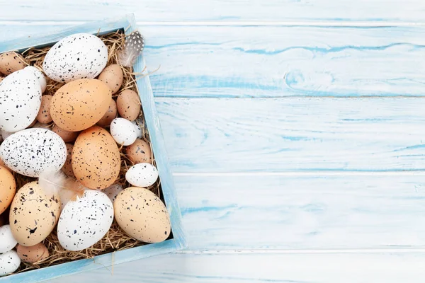 Pasen Wenskaart Met Paaseieren Bovenaanzicht Plat Lag Met Kopieerruimte — Stockfoto