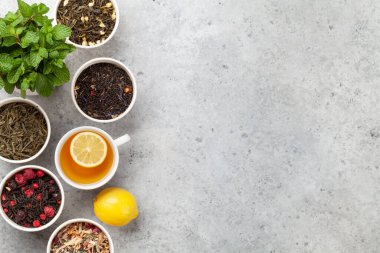 Çeşitli kurutulmuş çaylar. Üst görünüm düzlüğü kopyalama alanı ile yatıyordu