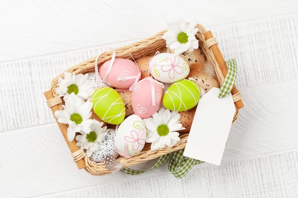 Tarjeta Felicitación Pascua Con Huevos Pascua Flores Cesta Vista Superior —  Fotos de Stock