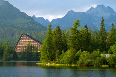 Strbske pleso, yüksek tatras mountains, Slovakya için güzel göl