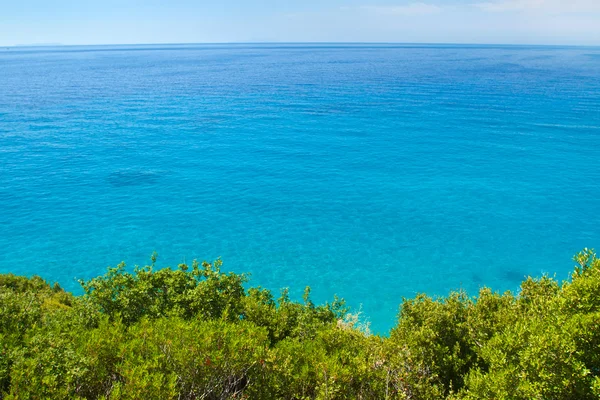Costa do Adriático. Vista mar azul claro — Fotografia de Stock