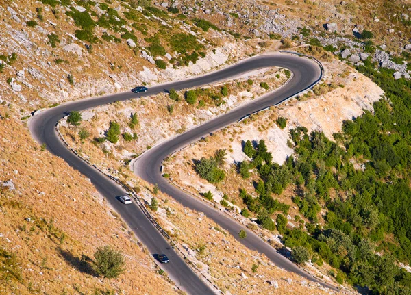 Veduta aerea di una strada di montagna lacet — Foto Stock