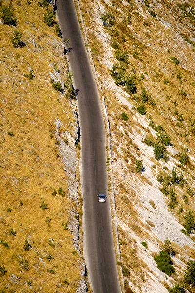 Aerial view of a desert highway — Stock Photo, Image