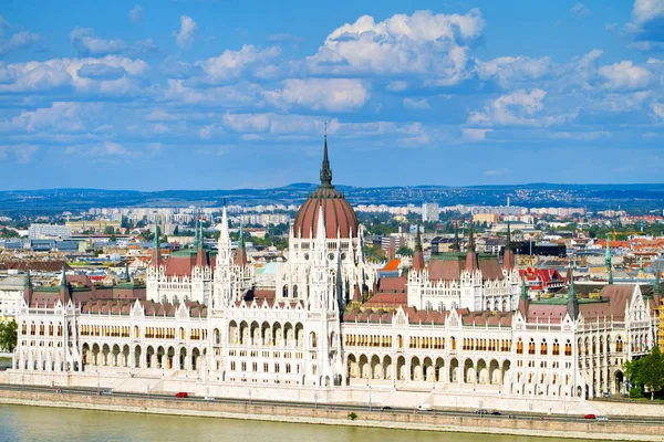 El edificio del Parlamento en Budapest, Hungría — Foto de Stock