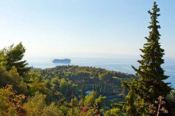 View on a beautiful Adriatic bay with an ocean liner in the sea — Stock Photo, Image