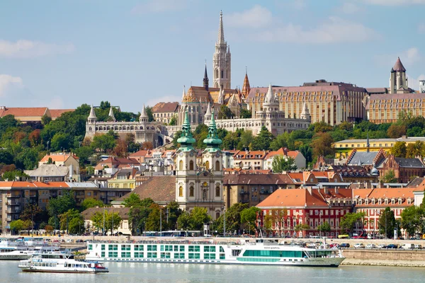 Vista de Buda lado de Budapeste com o Castelo, St. Matthias e Imagens De Bancos De Imagens Sem Royalties