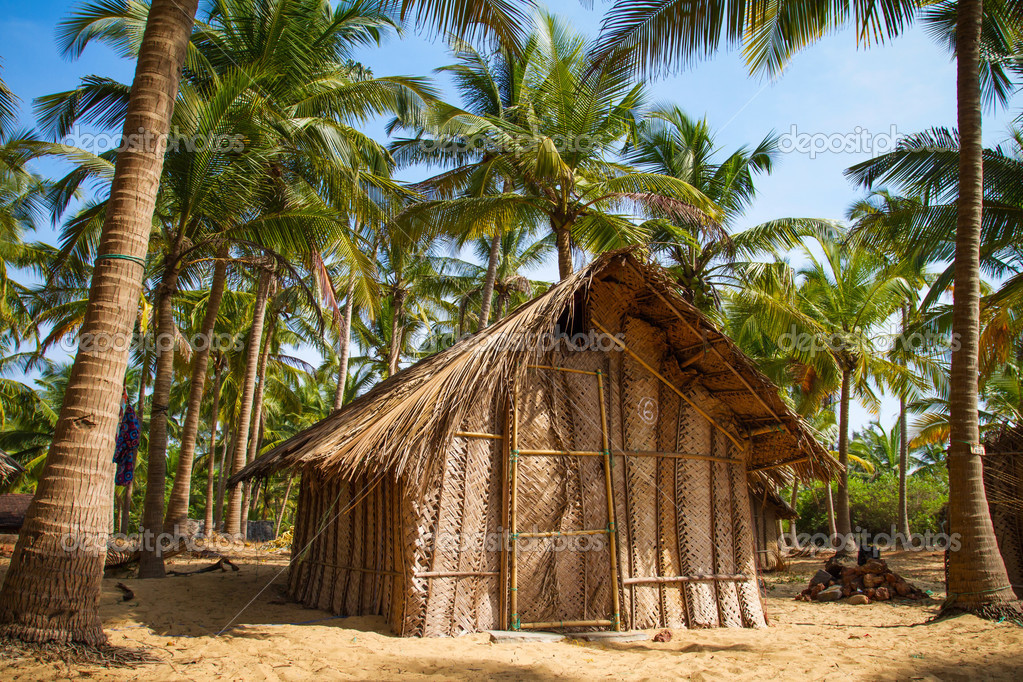 Straw hut on Paradise beach in Goa, India — Stock Photo © mazzzur 24185775