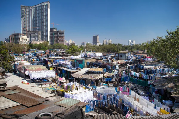 MUMBAI - 12 DICIEMBRE 2012: en Dhobi Ghat, la lavandería al aire libre más grande del mundo —  Fotos de Stock