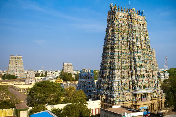 MADURAI, ÍNDIA - MARÇO 3: Templo de Meenakshi - um dos maiores e mais antigos templos indianos em 3 de março de 2013 em Madurai, Tamil Nadu, Índia — Fotografia de Stock