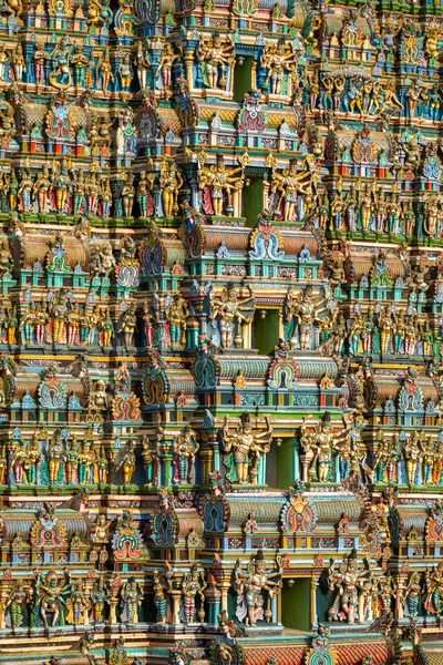 MADURAI, ÍNDIA - MARÇO 3: Templo de Meenakshi - um dos maiores e mais antigos templos indianos em 3 de março de 2013 em Madurai, Tamil Nadu, Índia . — Fotografia de Stock