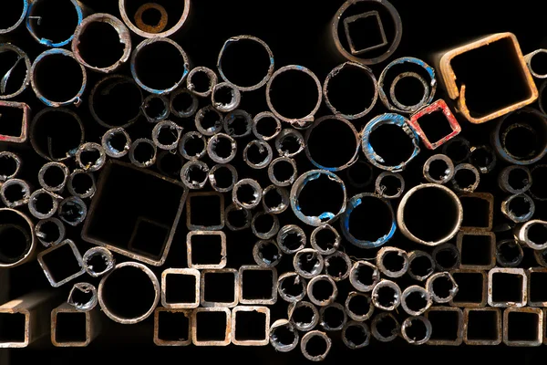 Tubos de aço empilhados e tubos de fundo — Fotografia de Stock