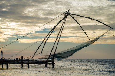 Çin balıkçılık cochin (fort kochi), kerala, güneş doğarken net ben