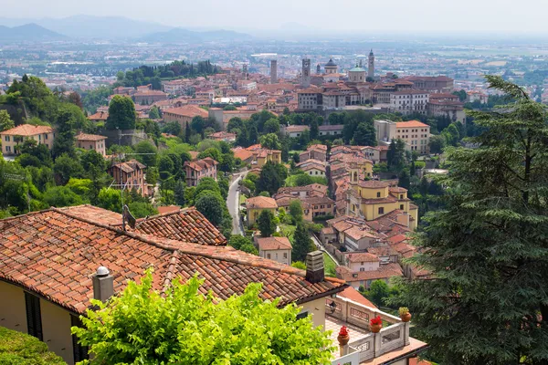 Pohled na horní město centrum bergamo, Lombardie, Itálie — Stock fotografie
