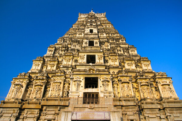 Храм Вирупакша в Хампи, Карнатака, Индия
