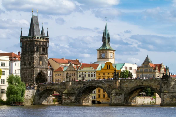 Prag 'daki Charles Köprüsü manzarası, Çek Cumhuriyeti — Stok fotoğraf