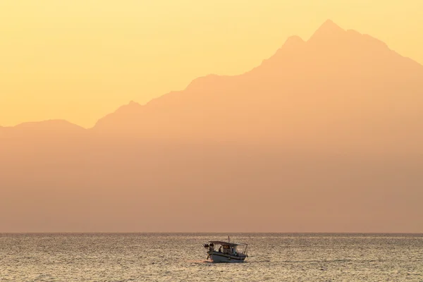 Athos Mountain at the sunrise. Aegean Sea, Greece — Stock Photo, Image