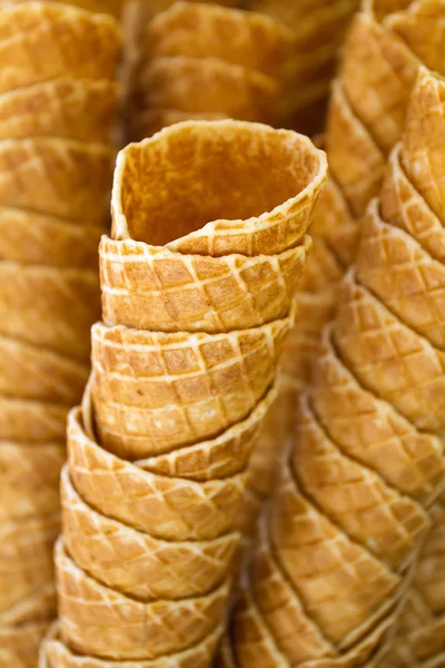 Cones vazios de sorvete de waffle — Fotografia de Stock