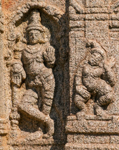 Carved statues in the Hindu temple — Stock Photo, Image