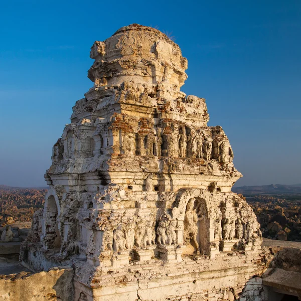Ruinas del antiguo templo en Hampi, Karnataka, India — Foto de Stock