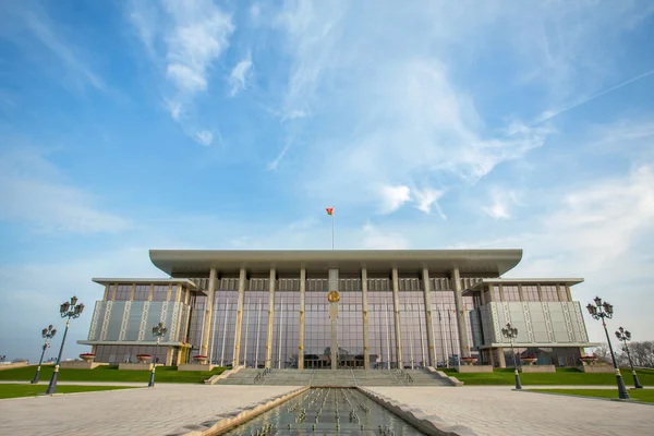 MINSK, BELARUS - NOVEMBRO 1: Palácio da Independência recém-inaugurado — Fotografia de Stock